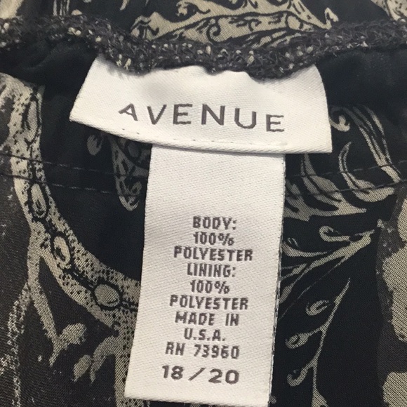 Avenue Black and Creme Skirt, size 18/20 - Picture 2 of 3